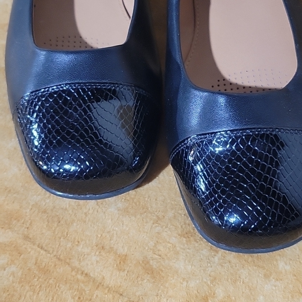 NWOT Comfortview Flats - Picture 7 of 9